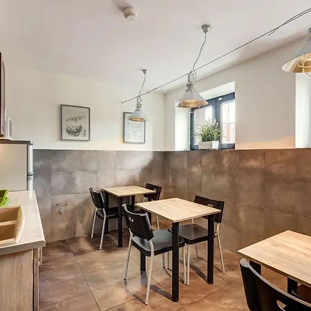 Smart2stay Pod Lipami Pensjonat Warszawa