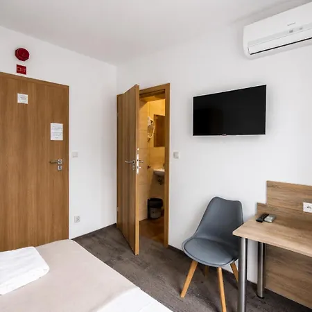 Smart2stay Pod Lipami Pensionat Warszawa