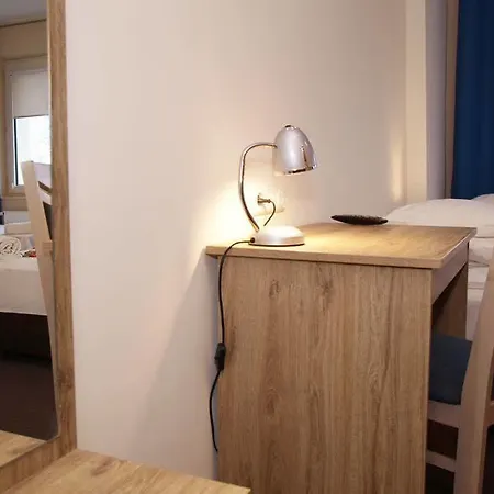 Gasthuis Smart2stay Pod Lipami Warschau